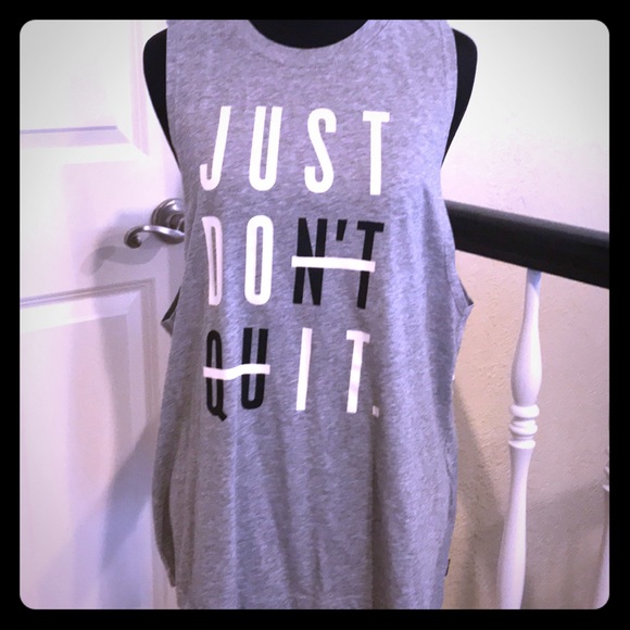 Nike workout tank! Like new! 🖤 - Picture 1 of 7